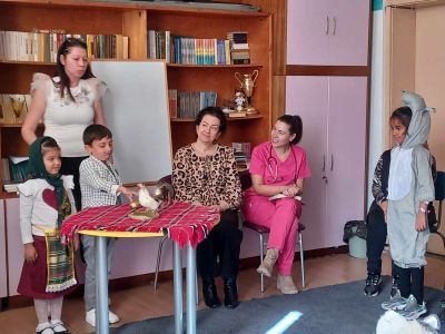 Среща между учениците първи - четвърти клас и д-р Мишева, специалист по Образна диагностика в УМБАЛСМ ,,Н. И. Пирогов”, град София 2